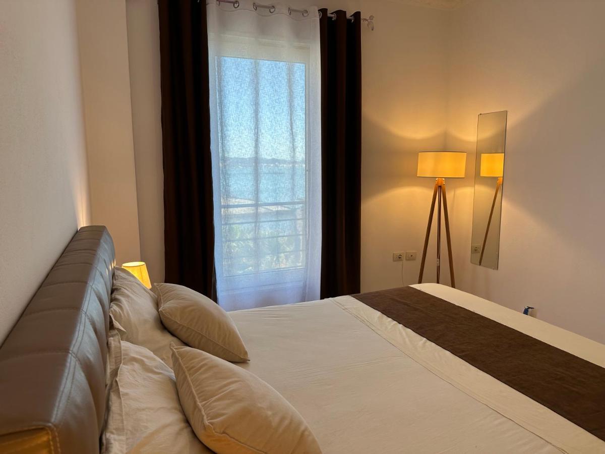 Beach Front Superior Apartment Durres Exterior photo